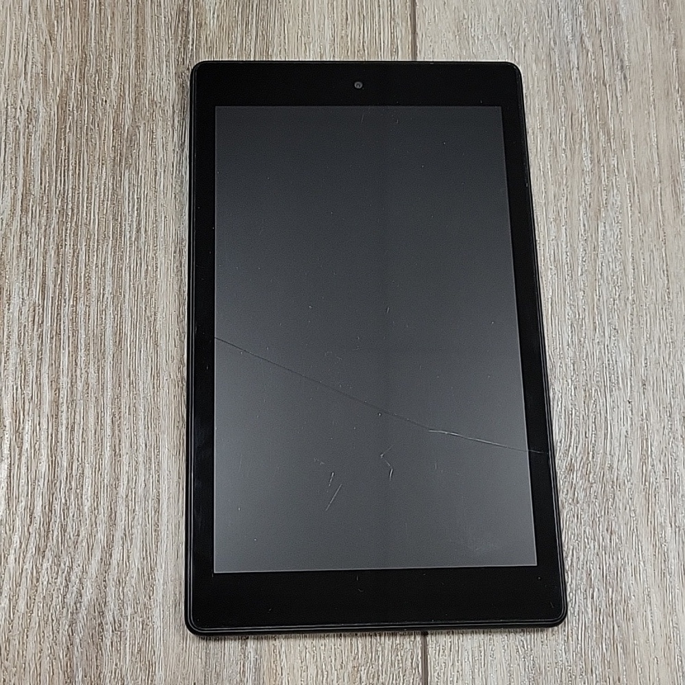 Amazon Fire Tablet with 2 Cases and a Headrest Holder - Picture 5 of 10